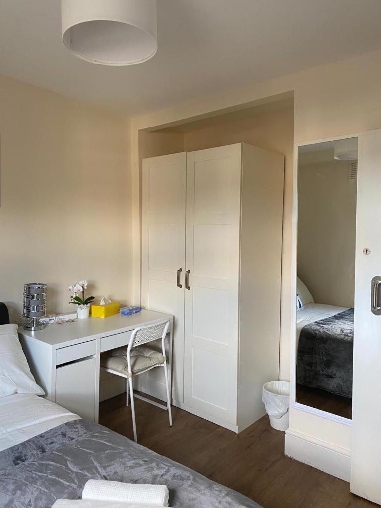 Lovely Private Rooms In Camden, Central ลอนดอน ภายนอก รูปภาพ